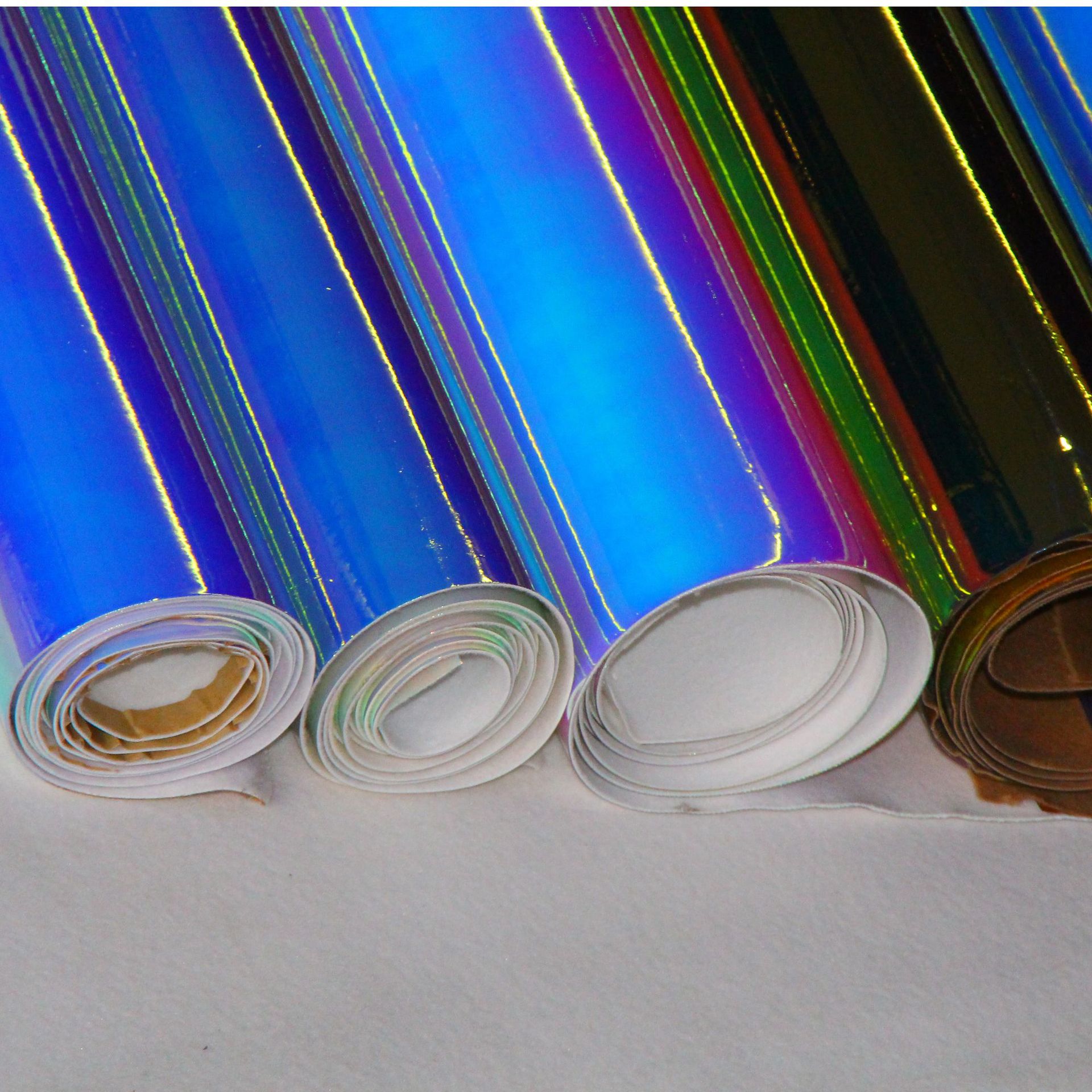 幻彩彩虹烫金箔烫金膜烫印膜pu皮革镜面镭射箱包材料七彩镭射膜