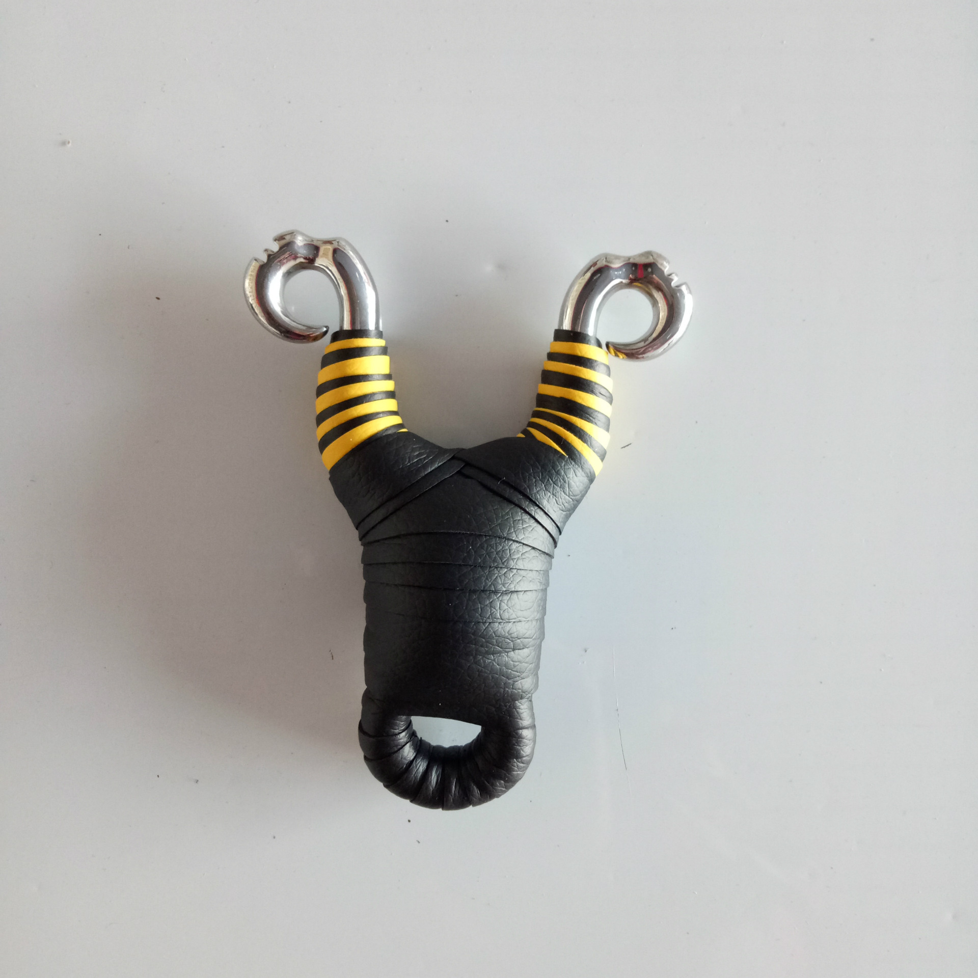 厂家直销 钛钢不锈钢藏羚羊弹弓 传统竞技弹弓带准星户外野营弹弓