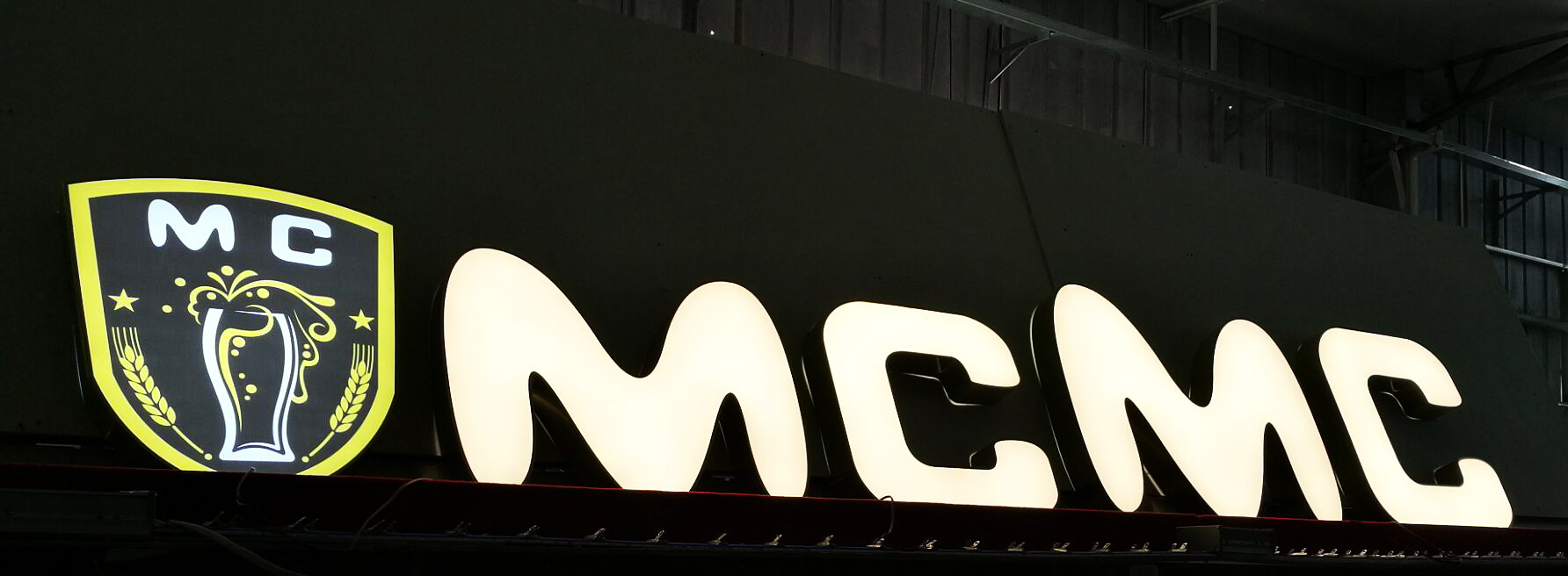 厂家生产平面斜面发光字不锈钢镀锌板围边字led亚克力发光字定制