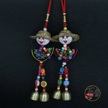 民族工艺品 东巴小人挂件 小草帽人风铃 民族特色礼品批发