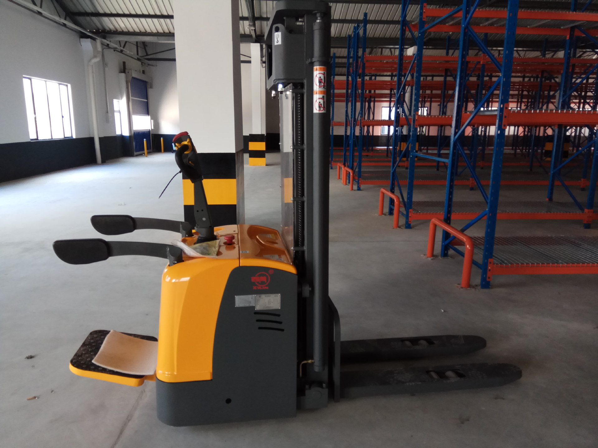 西林电动堆高车1.5吨德国合资电动托盘堆垛车 电动堆高车cdd15k