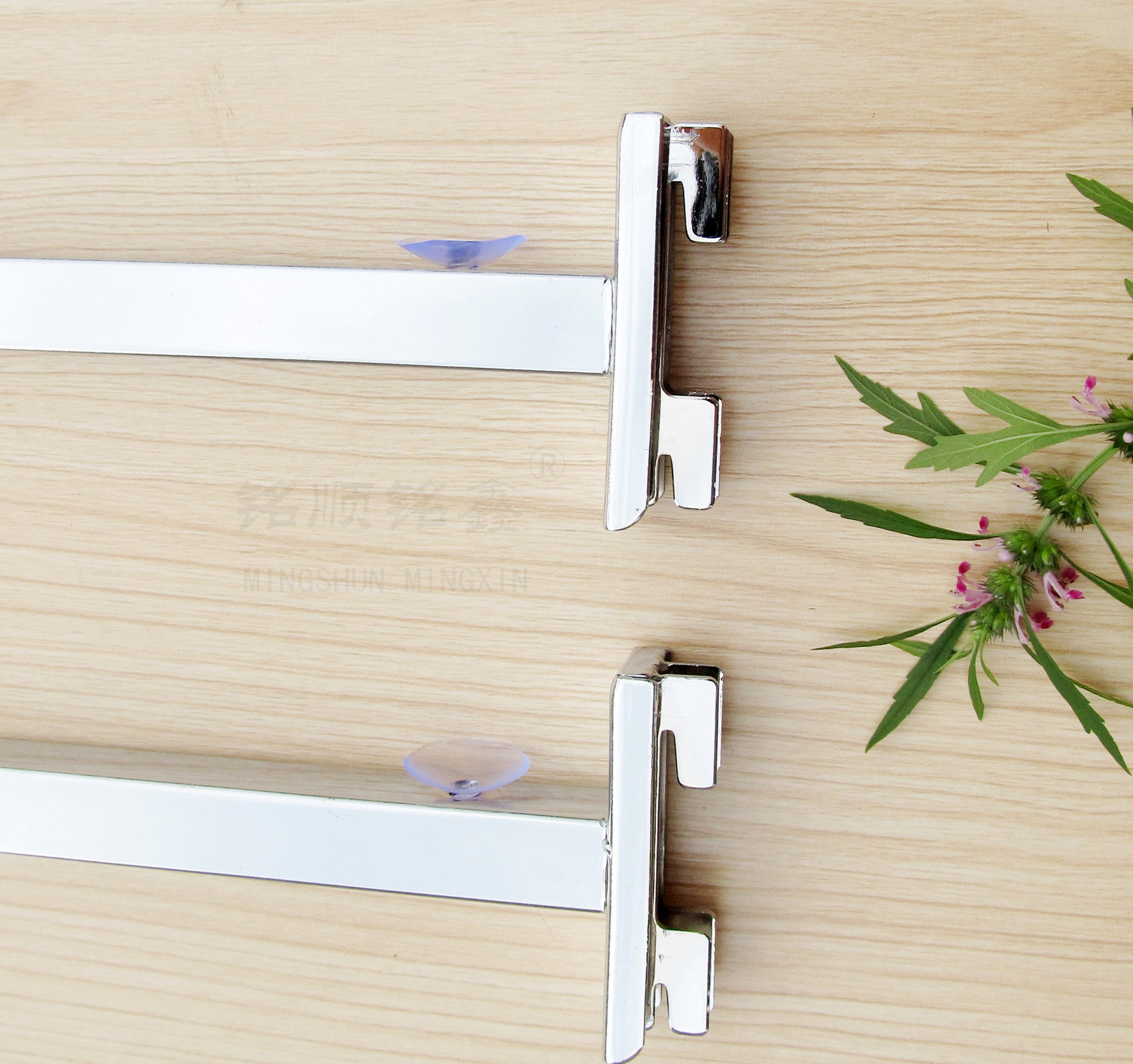 铭顺铭鑫厂家直供 玻璃托架 双脚卡a柱商超托架 金属电镀玻璃托架