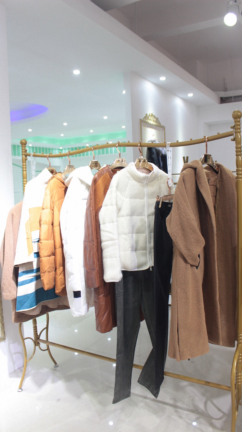 女装品牌折扣店三淼尾货一手货源批发走份 三淼品牌折扣批发