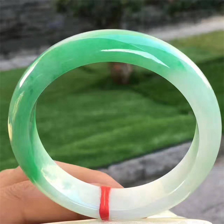 天然缅甸翡翠淡绿手镯 玉石玉器工艺品玉镯送盒子批发 送礼佳品