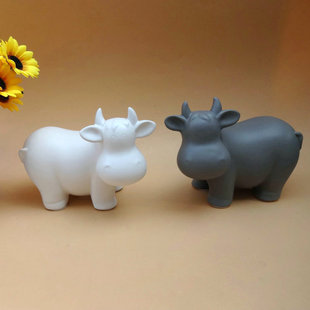 陶瓷牛摆件