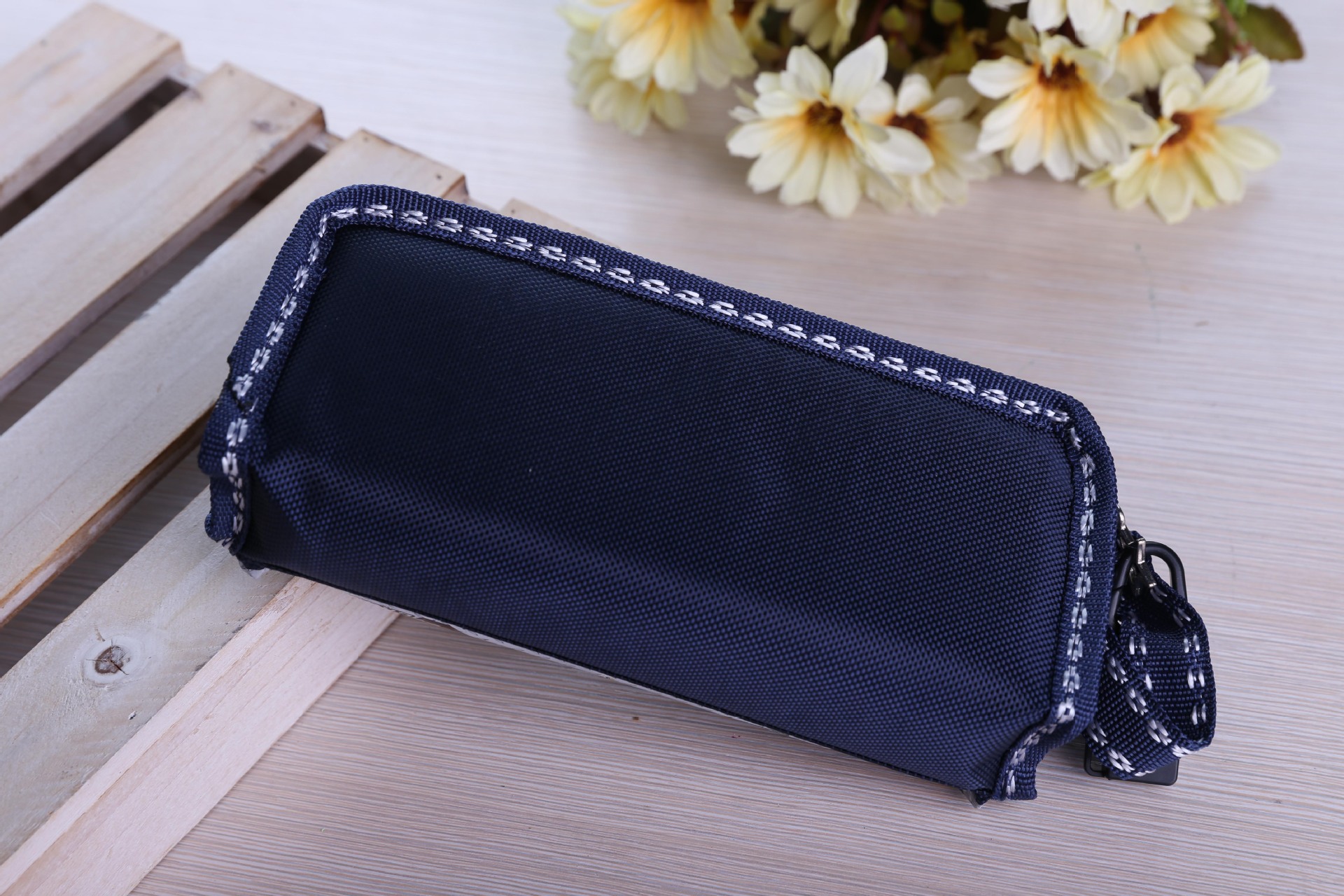 批发创意卡通大容量多口袋精品笔袋带密码锁笔盒文具礼品