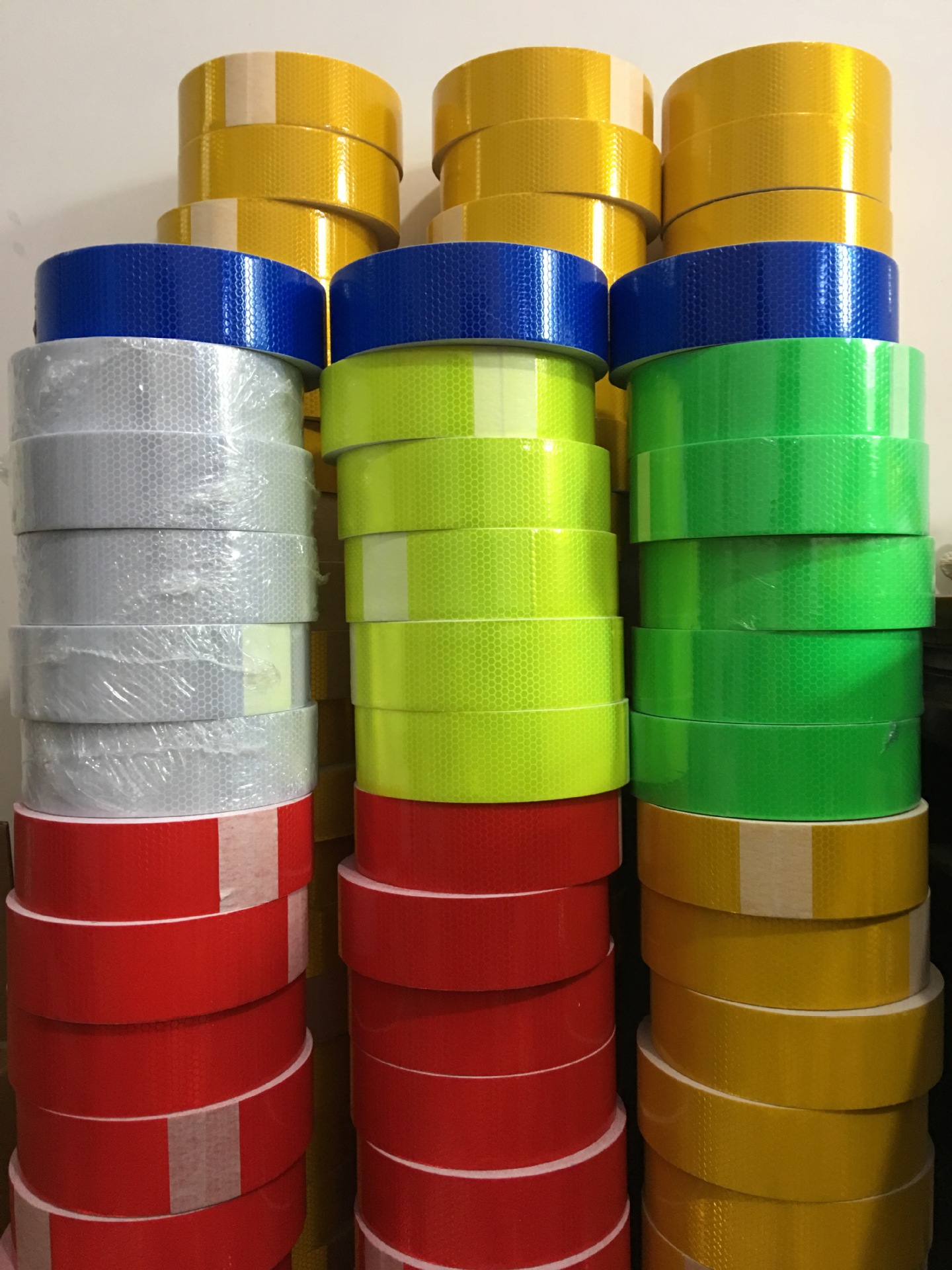 【产品信息】:晶彩格反光膜 颜色:金黄色/白色/黄色/红/蓝/绿色