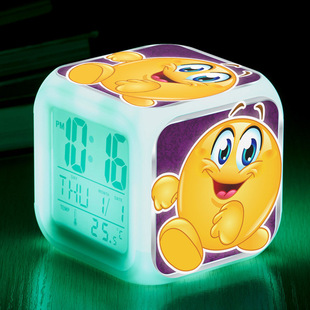 2017新款emoji大电影创意七彩闹钟 led电子礼品钟 儿童学生小闹钟