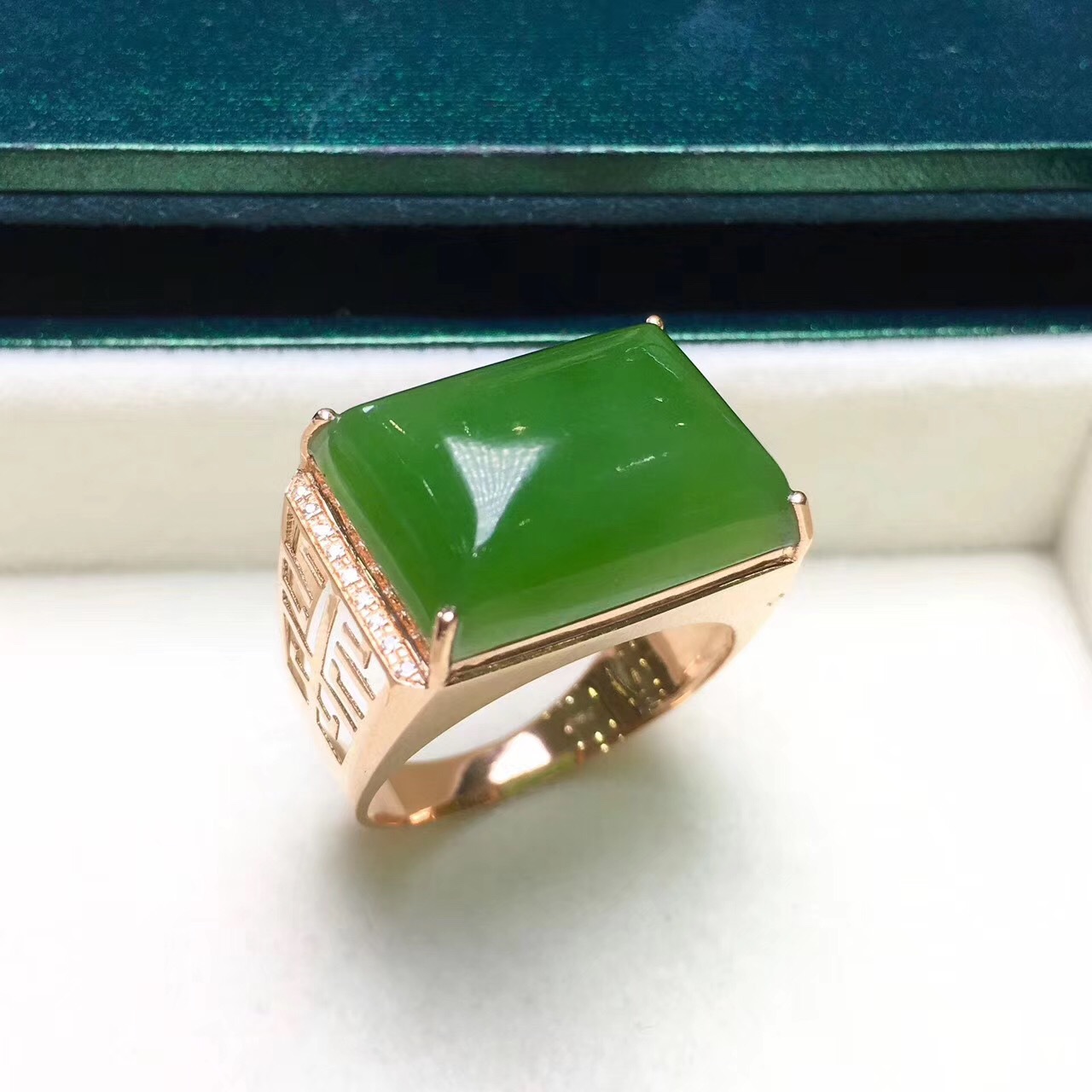 18k金镶和田碧玉方男戒精品阳绿豪华霸气伴镶天然南非真钻配证书