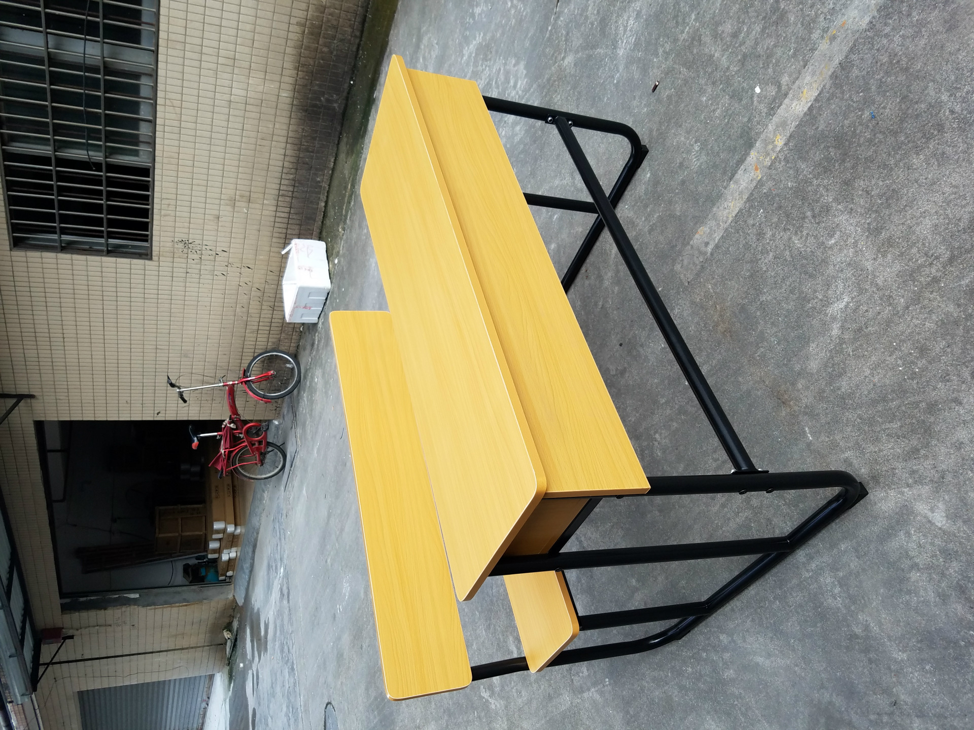 双人位连体课桌椅学校课桌椅双人学习桌椅厂家直销低价实惠