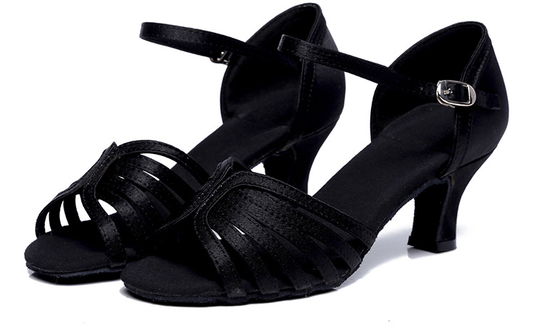 厂家批发舞蹈鞋女夏季新款成人日常单鞋女士拉丁舞鞋耐磨广场舞鞋