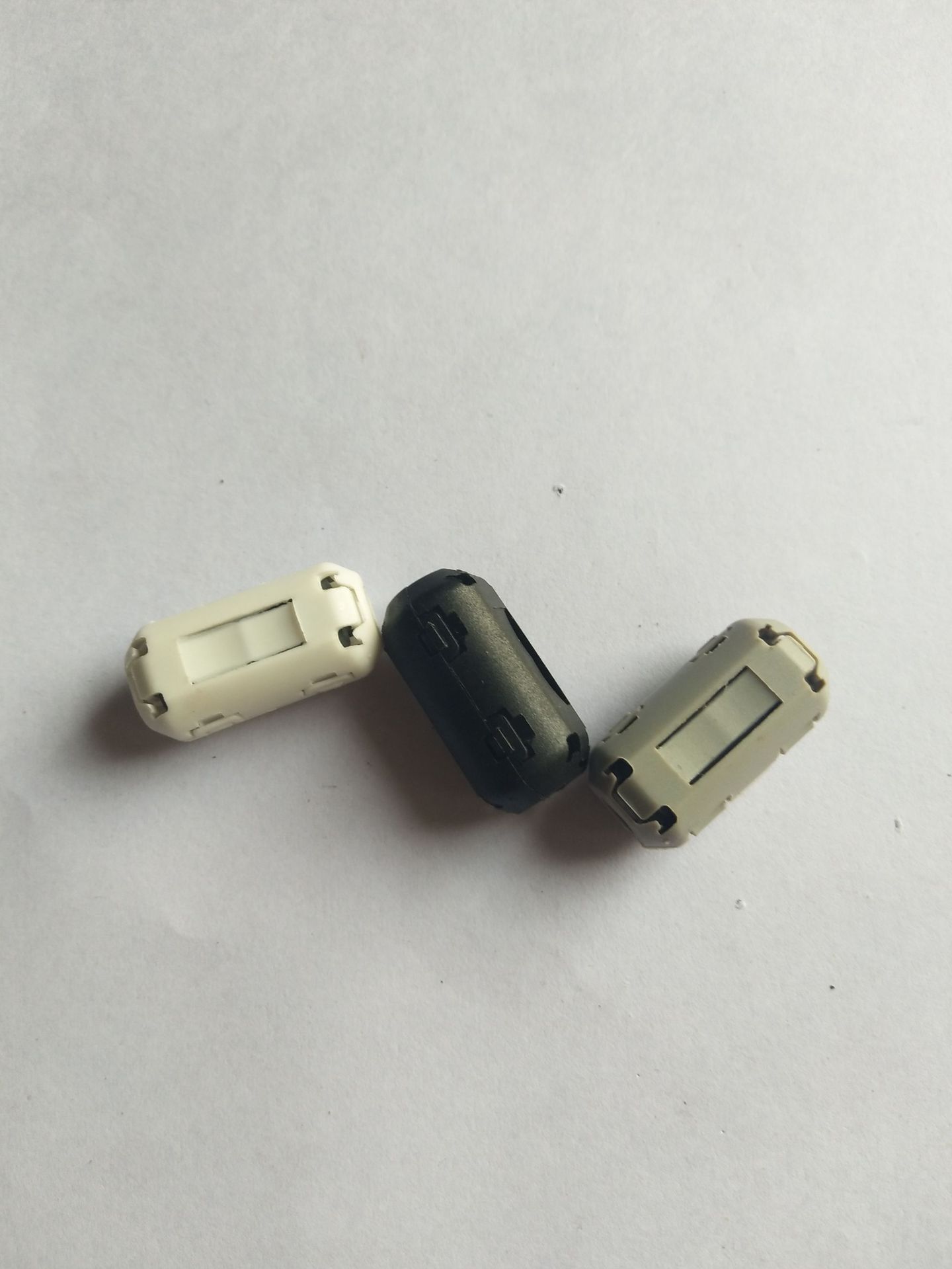 内孔5mm扣式磁环.组装式磁环.抗干扰磁环.磁环厂