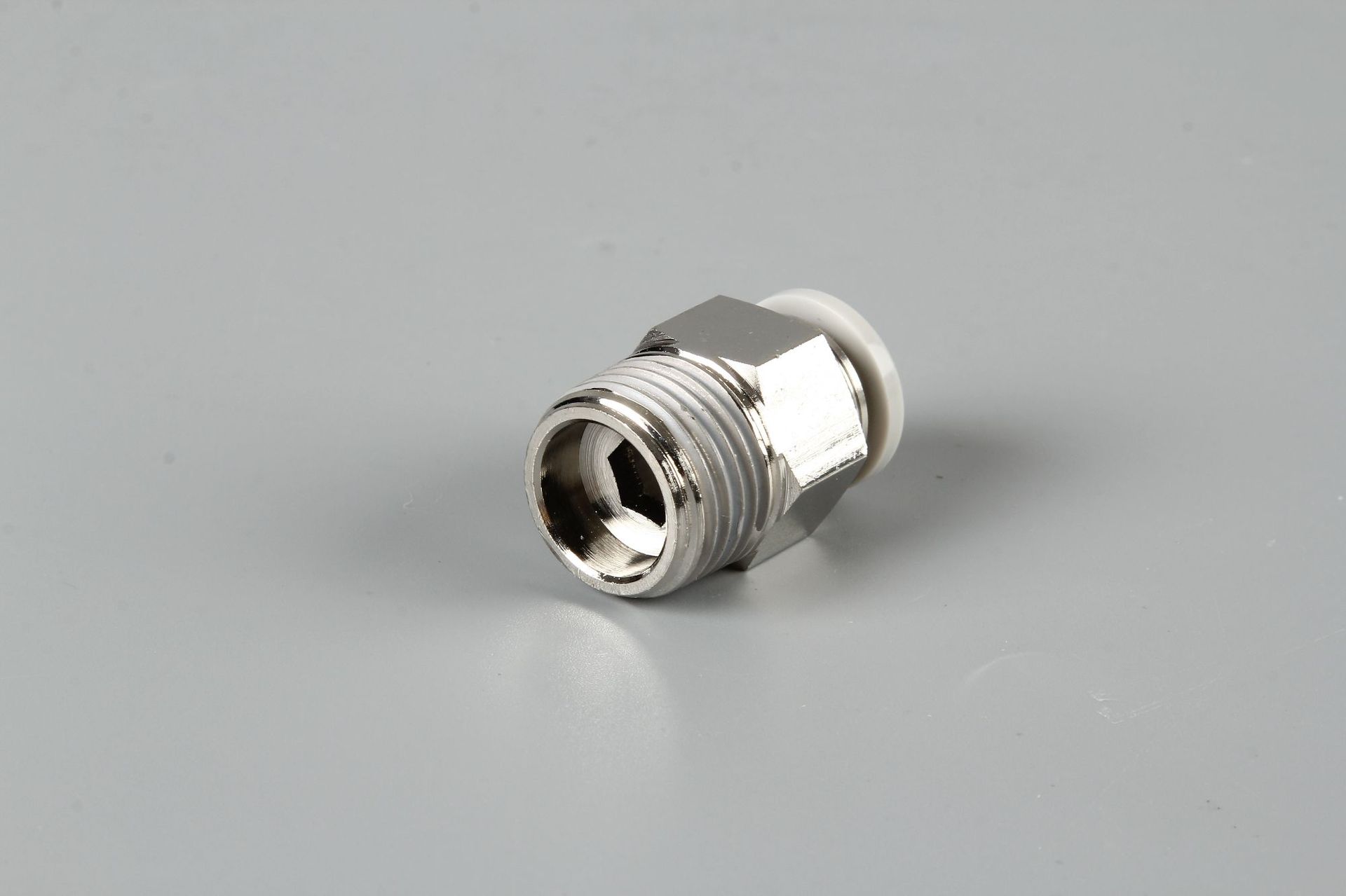 高品质台湾品牌pc系列直通快插式气动管白色接头全铜镀镍外螺纹