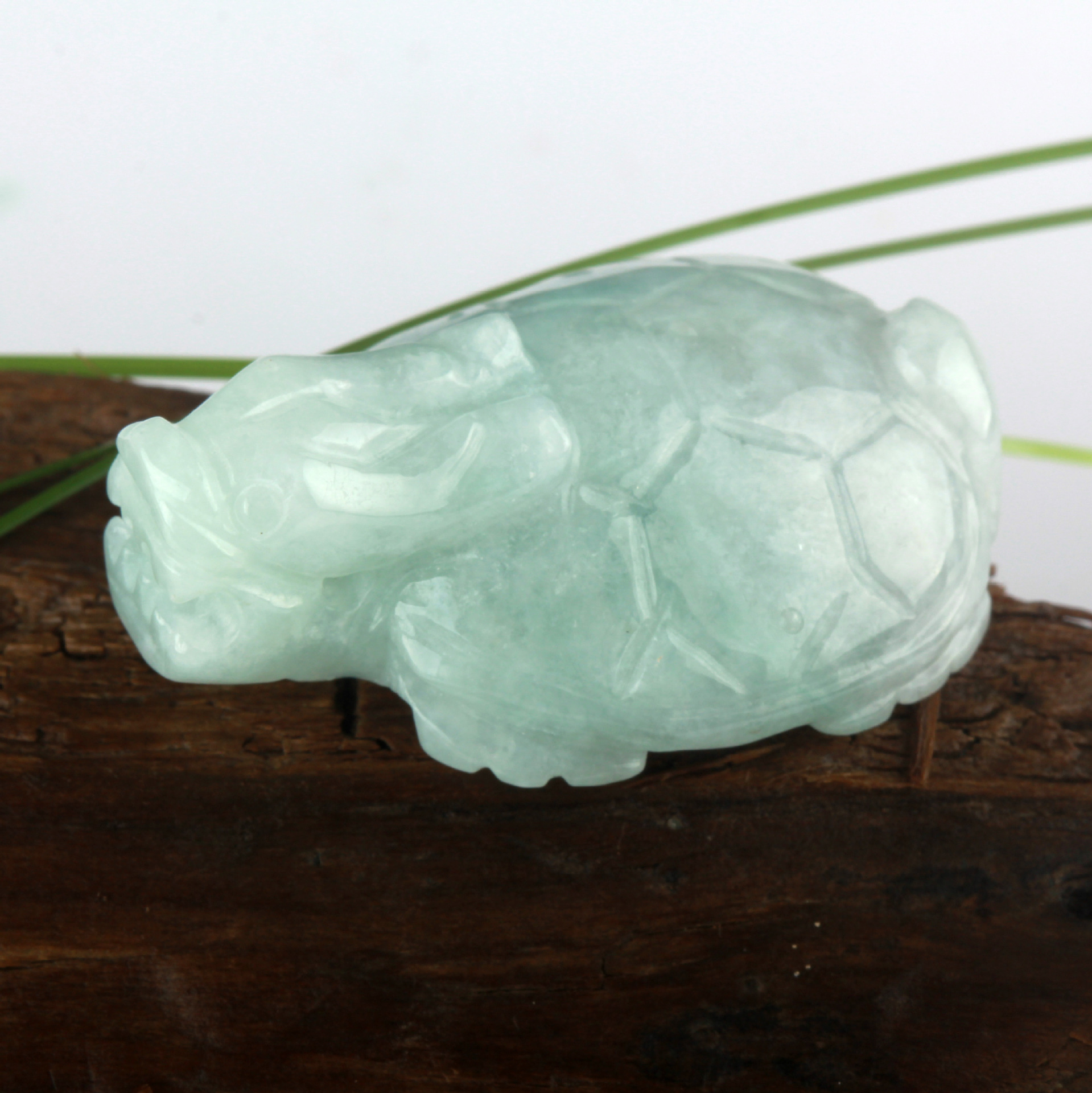 翡翠a货龙头龟吊坠金钱龟挂饰厂家批发代出证书