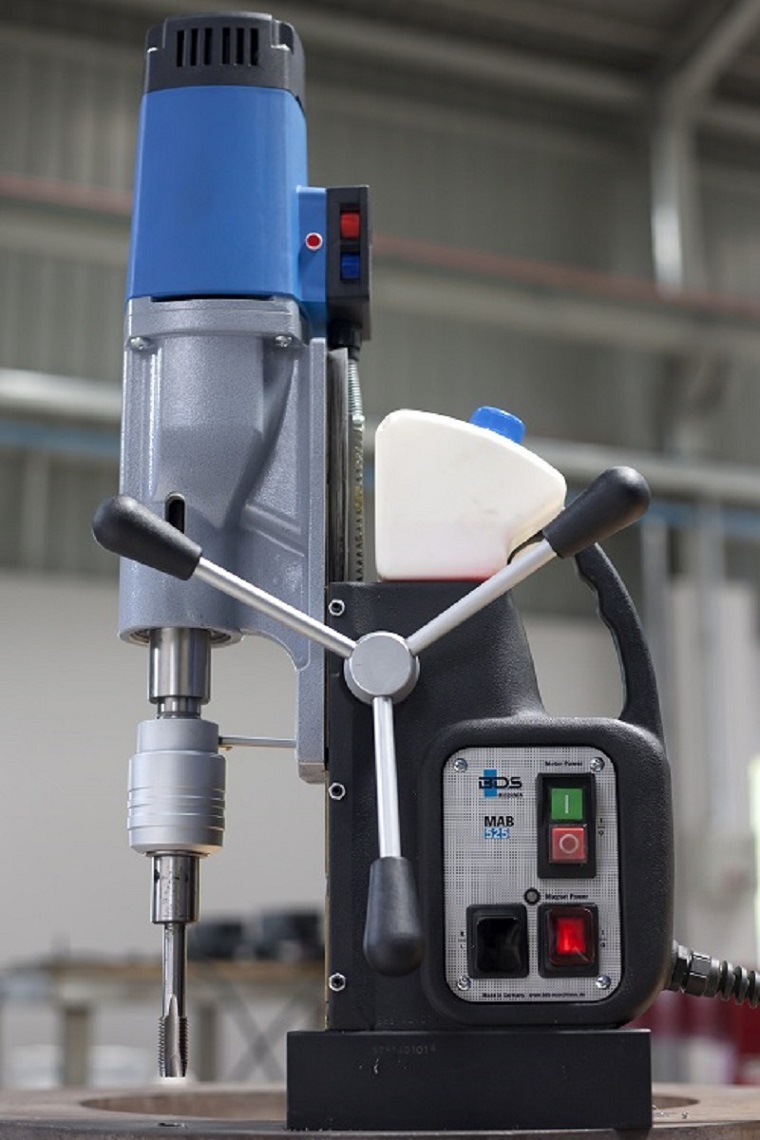 德国百得多功能磁力钻磁吸钻钢板钻攻丝磁座钻吸盘钻mab525