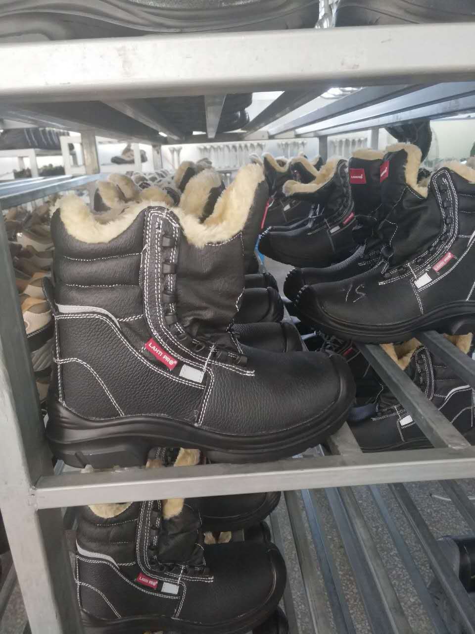 工厂源头防砸防刺穿工作鞋男 耐磨防滑 可定制加绒保暖工作防护