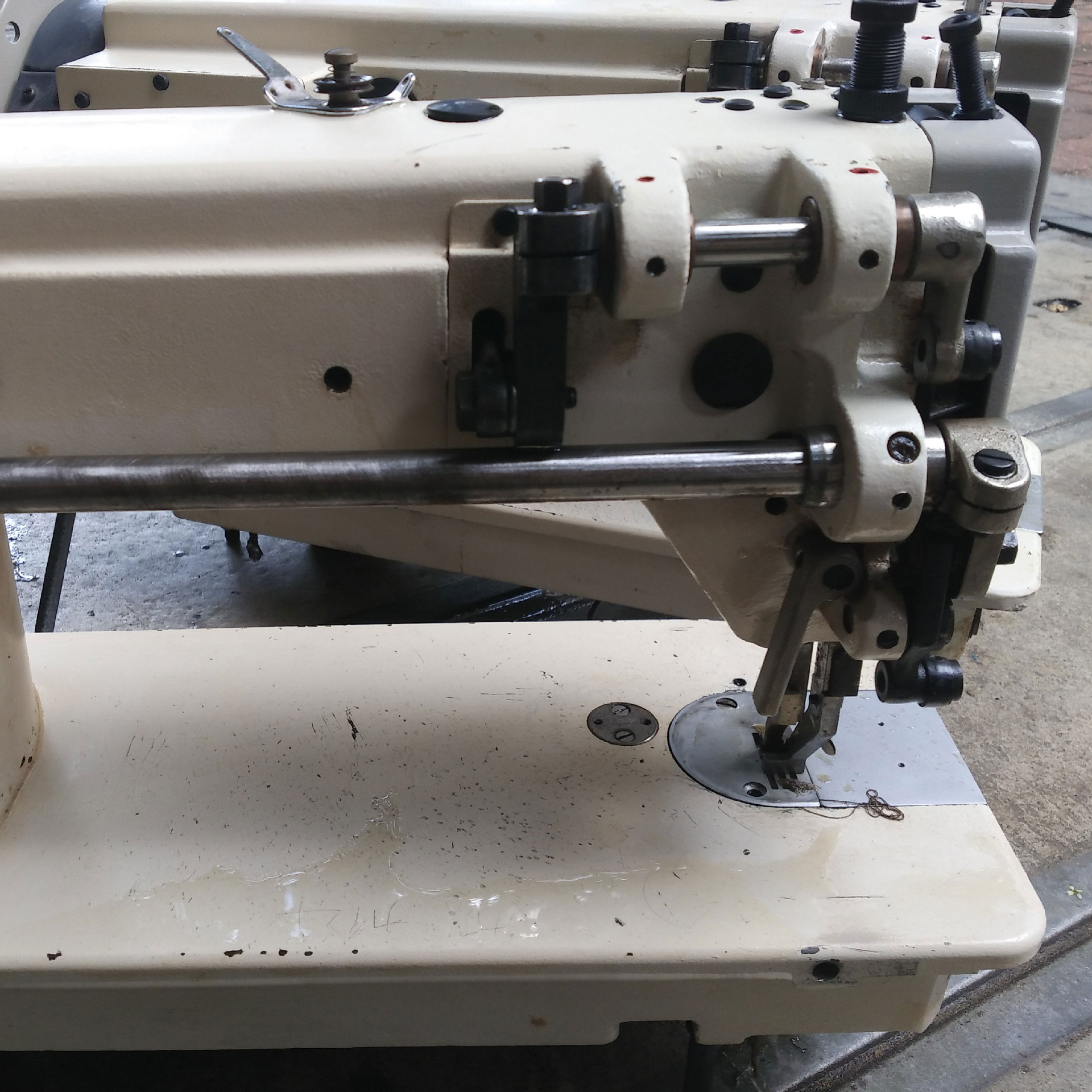 二手同步车 皮革厚料设备工业电动缝纫机 金轮dy车 服装缝纫机