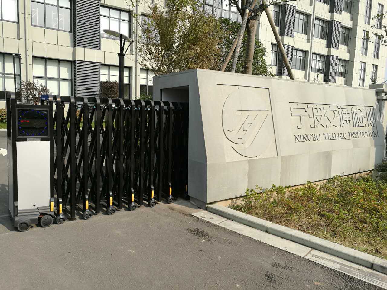 工厂小区庭院单位进户收缩大门,智科金刚门,价格实惠