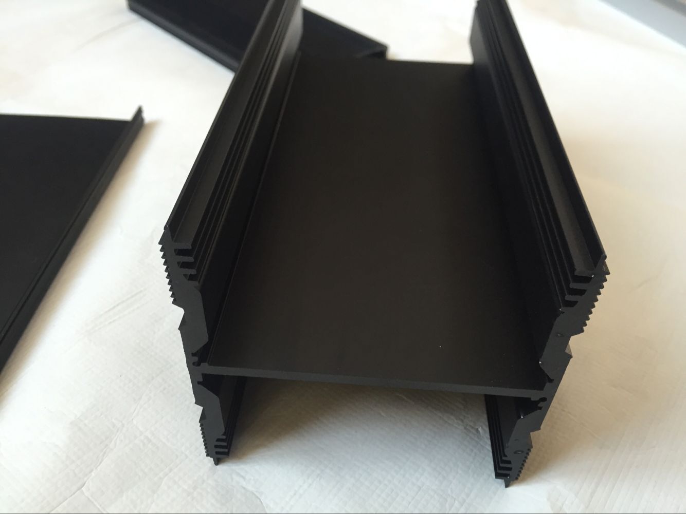 佛山市厂家直销材质6060喷砂氧化黑色工业机械铝合金铝型材