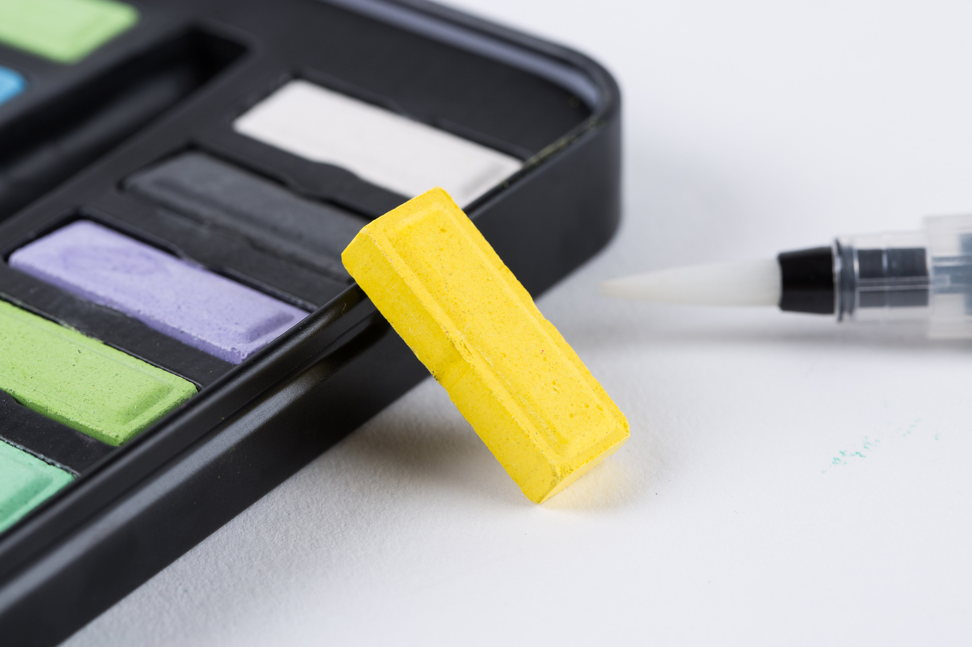 固体水粉颜料套装12色18色24色水彩粉饼套装初学者透明水彩颜料