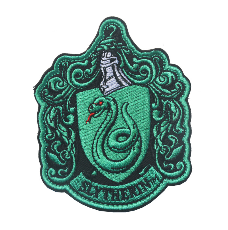 忠贞,诚实,不谓艰辛拉文克劳标志是鹰,代表精神聪明,睿智斯莱特林标志