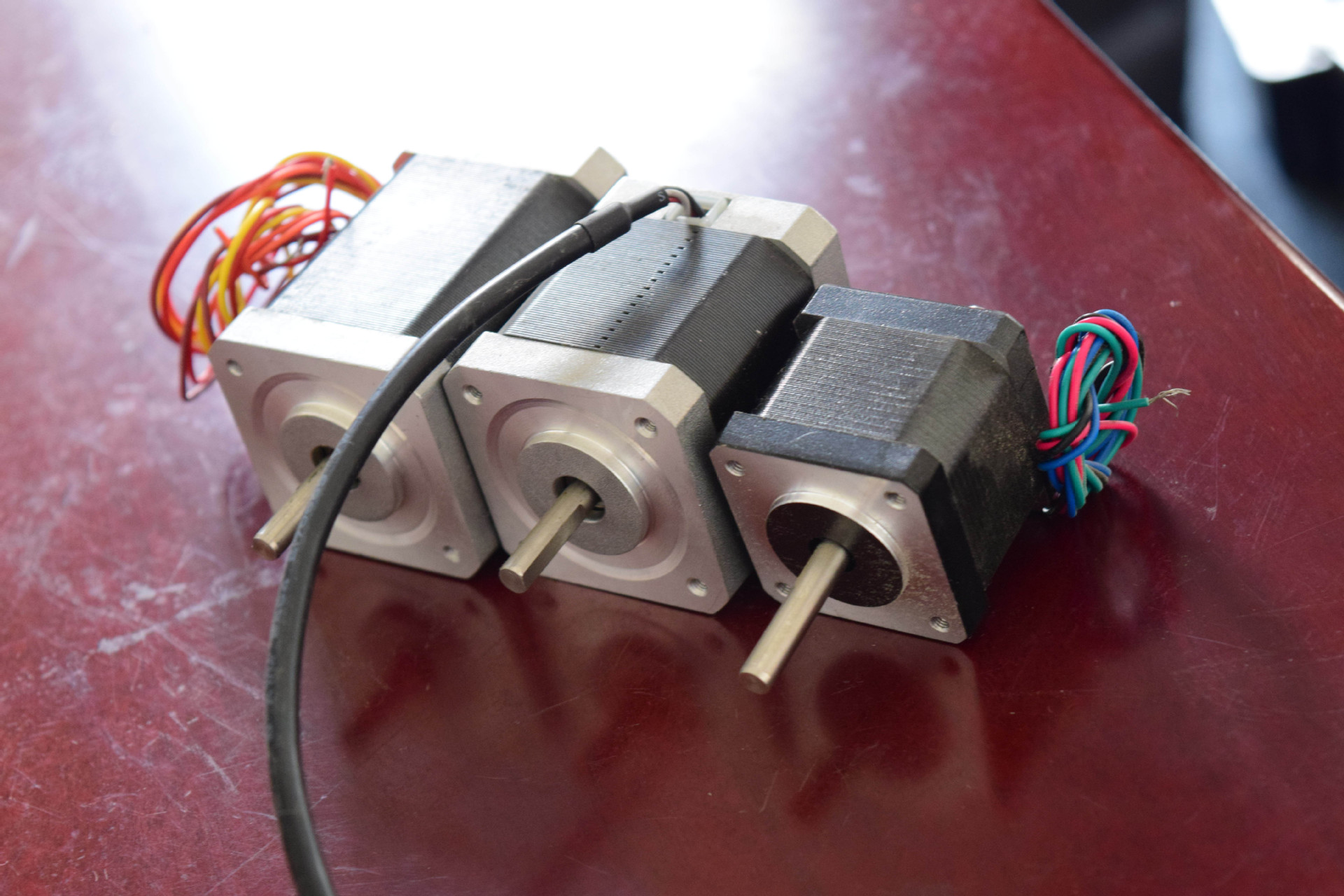 42hb44-030双出轴步进电机_贯穿式步进电机 1.8°_ 扭矩430mn.