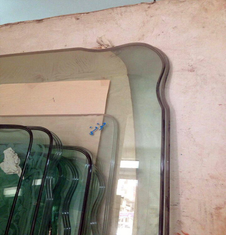 东莞厂家定制10mm异形钢化玻璃 鸭嘴边异形边钢化玻璃深加工