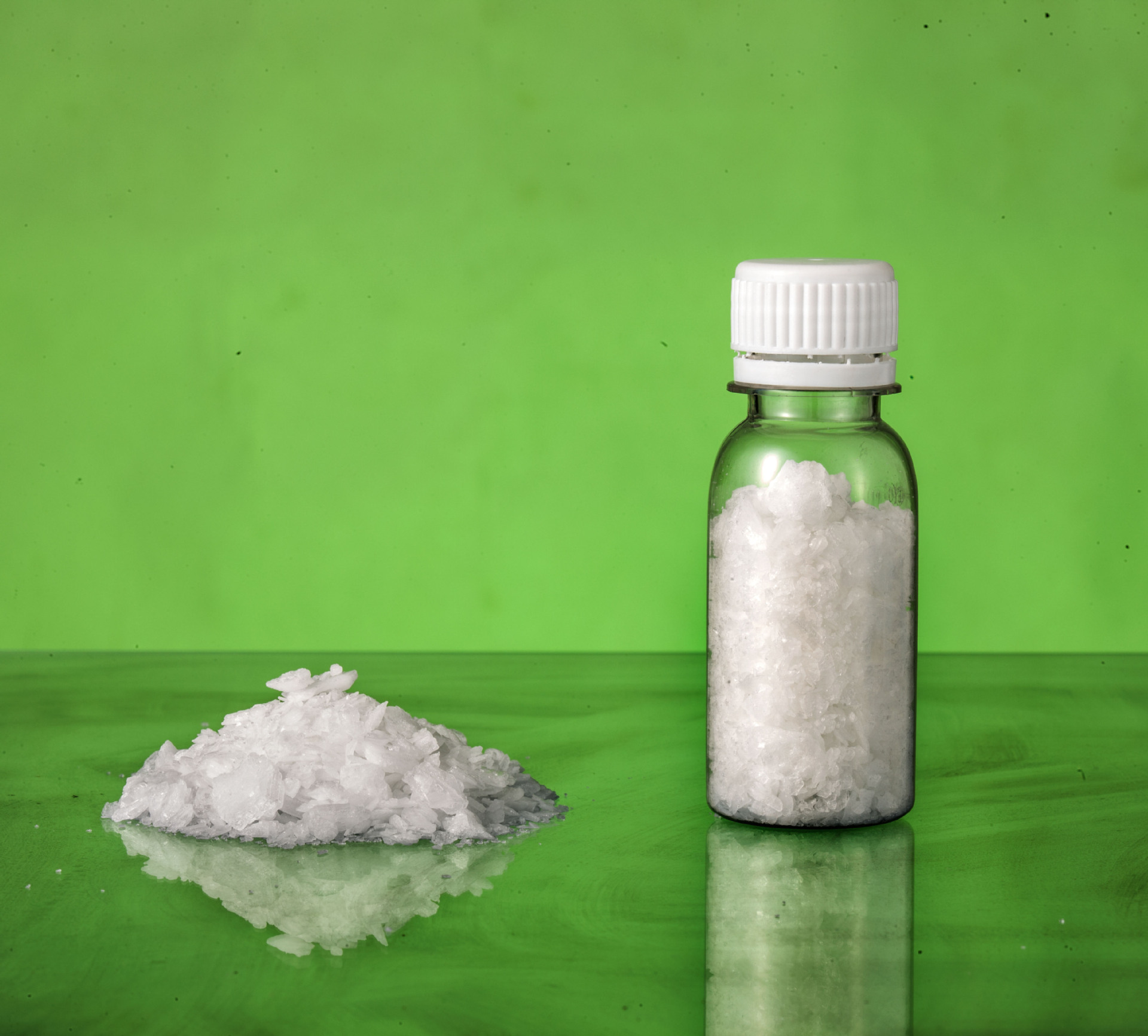 本草樟油高纯度植物香樟叶精油 供应天然优质香樟木油