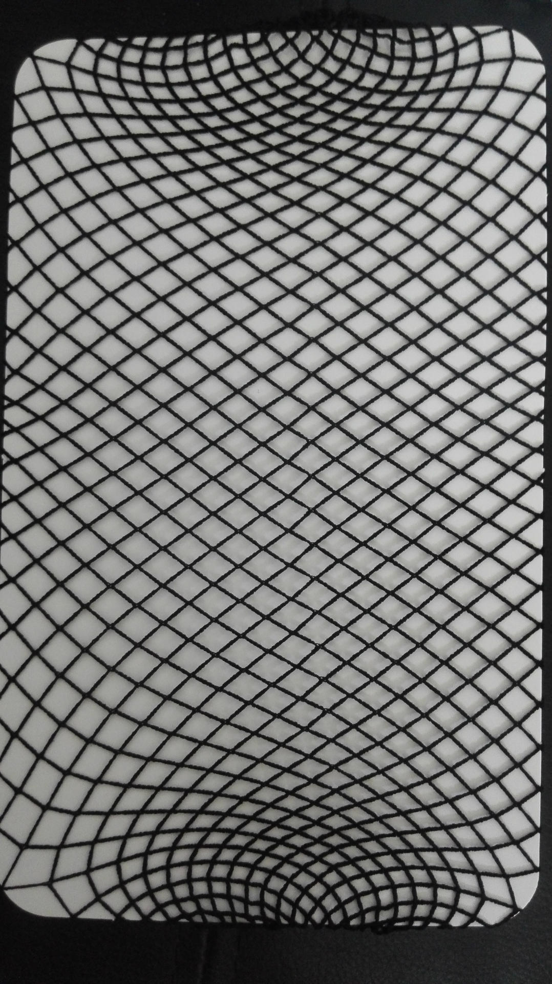 将渔网系在驴的尾巴上,让驴把渔网里的她拖到了皇宫.