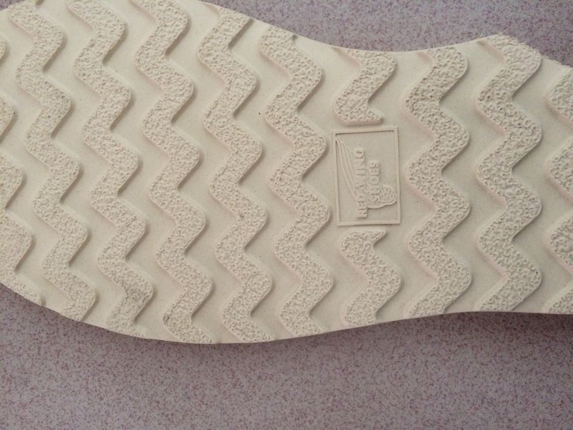 生胶底烟胶橡胶发泡工装鞋底