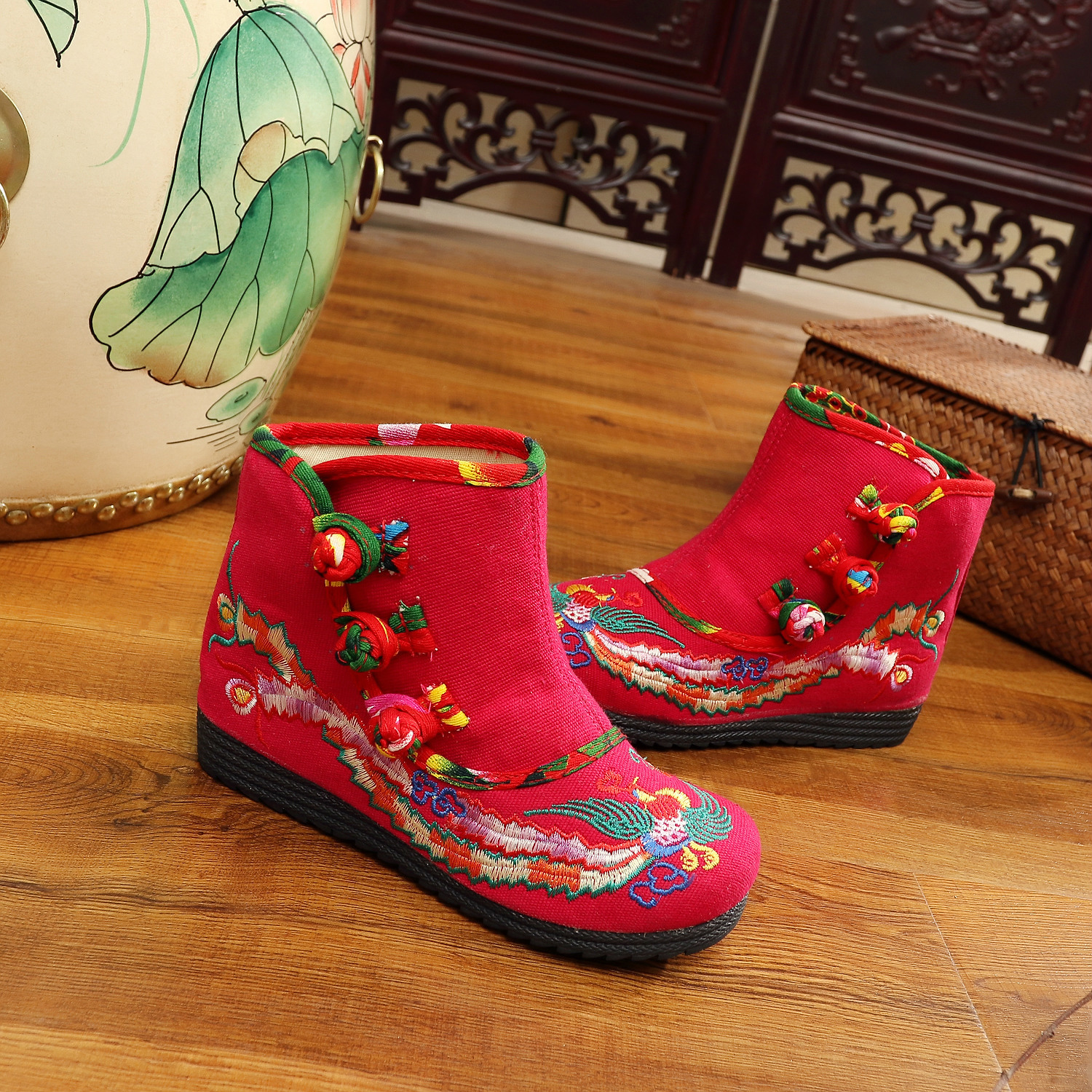 中小童 老北京绣花儿童单低筒棉布靴子民族风盘扣童靴