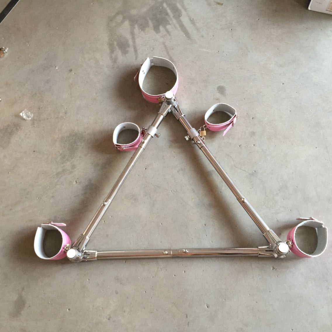 黑帝成人用品 k9束缚三角架阳具架子 驷马器 另类调教捆绑激情