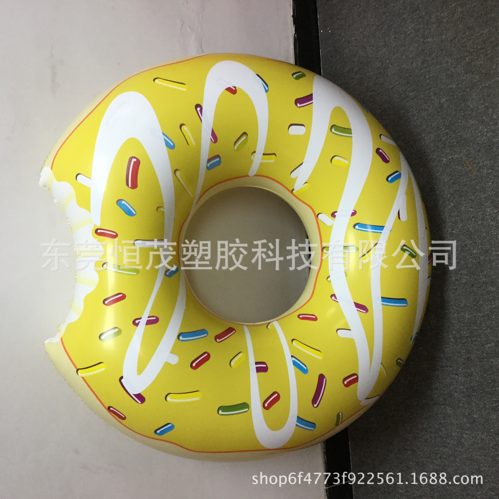 工厂现货成人加厚pvc水上充气巧克力甜甜圈游泳圈 巧克力饼干圈