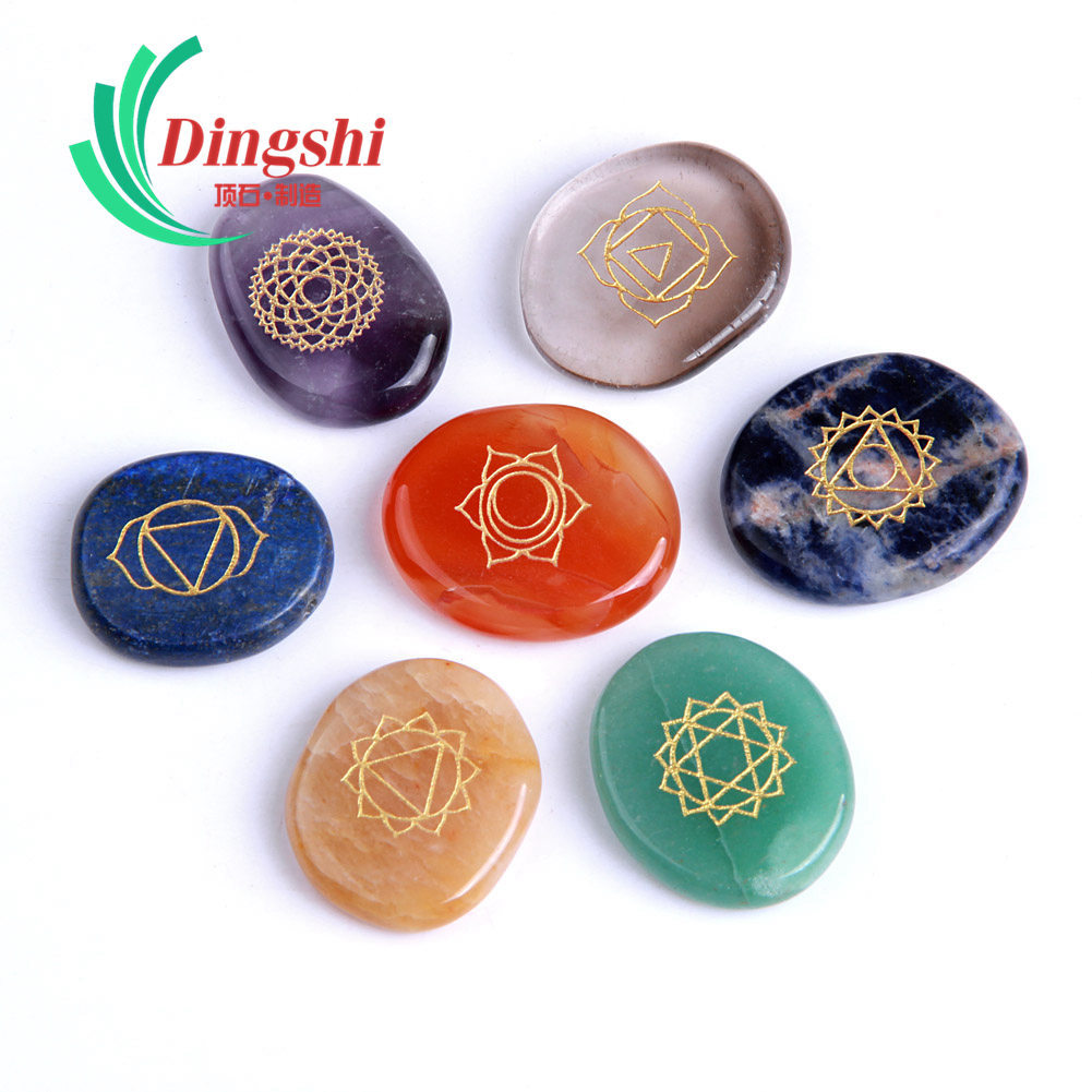 天然水晶原石雕刻七脉轮梵文符号组合不定行水晶脉轮冥想石摆件