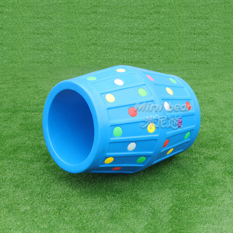 感统平衡器材体能训练幼儿园儿童户外塑料游戏钻洞滚桶滚筒啤酒桶
