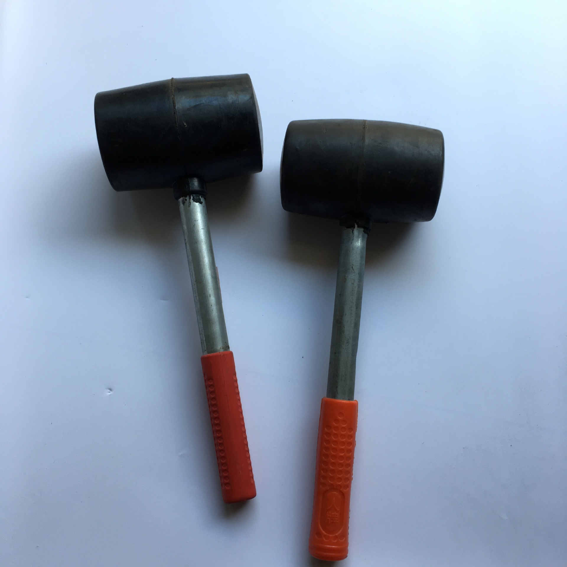 自产自销黑铁柄橡胶锤橡皮锤木工用橡胶锤优质黑铁把红套