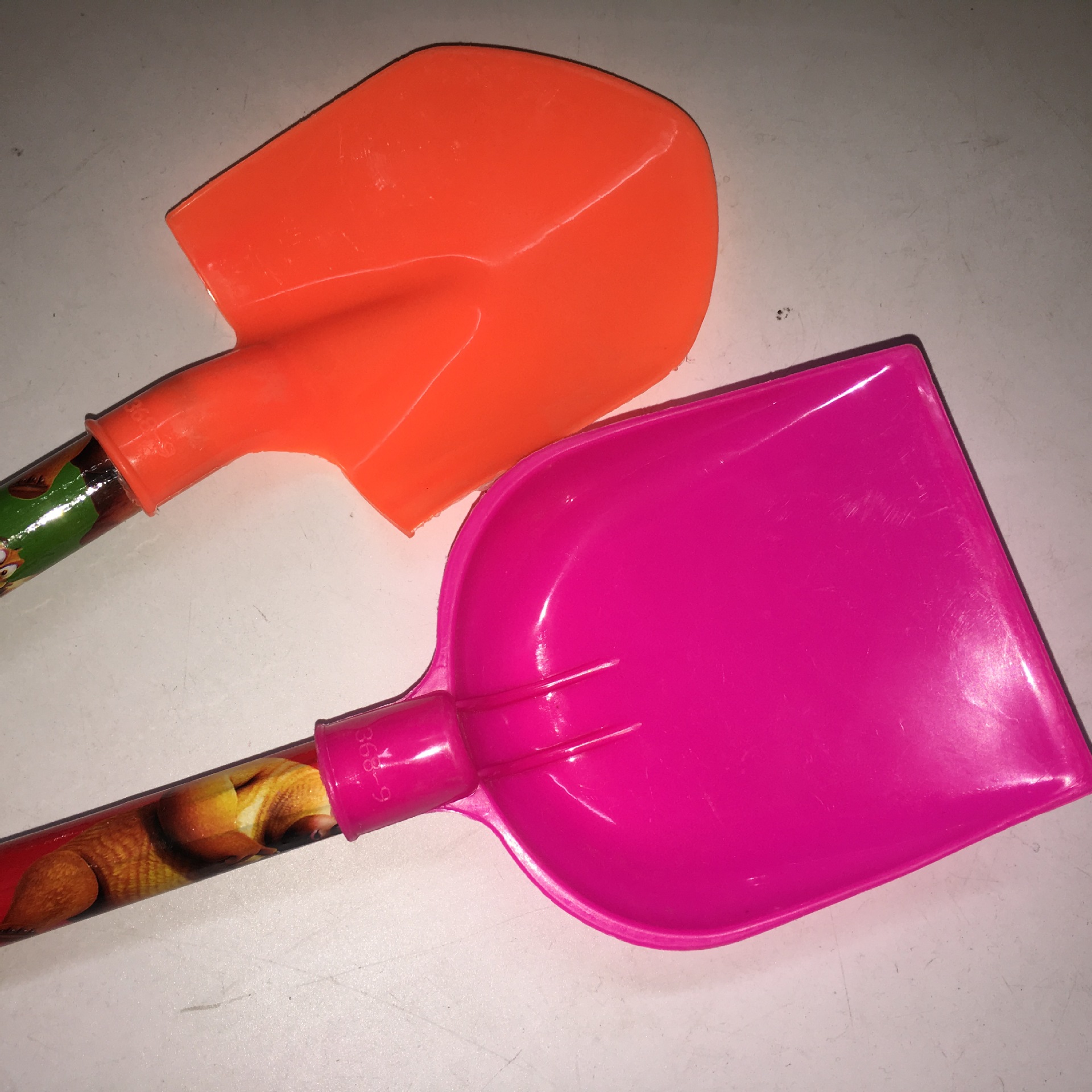 2元沙滩玩具 儿童木柄塑料铲子 玩沙挖沙决明子工具 两元店批发