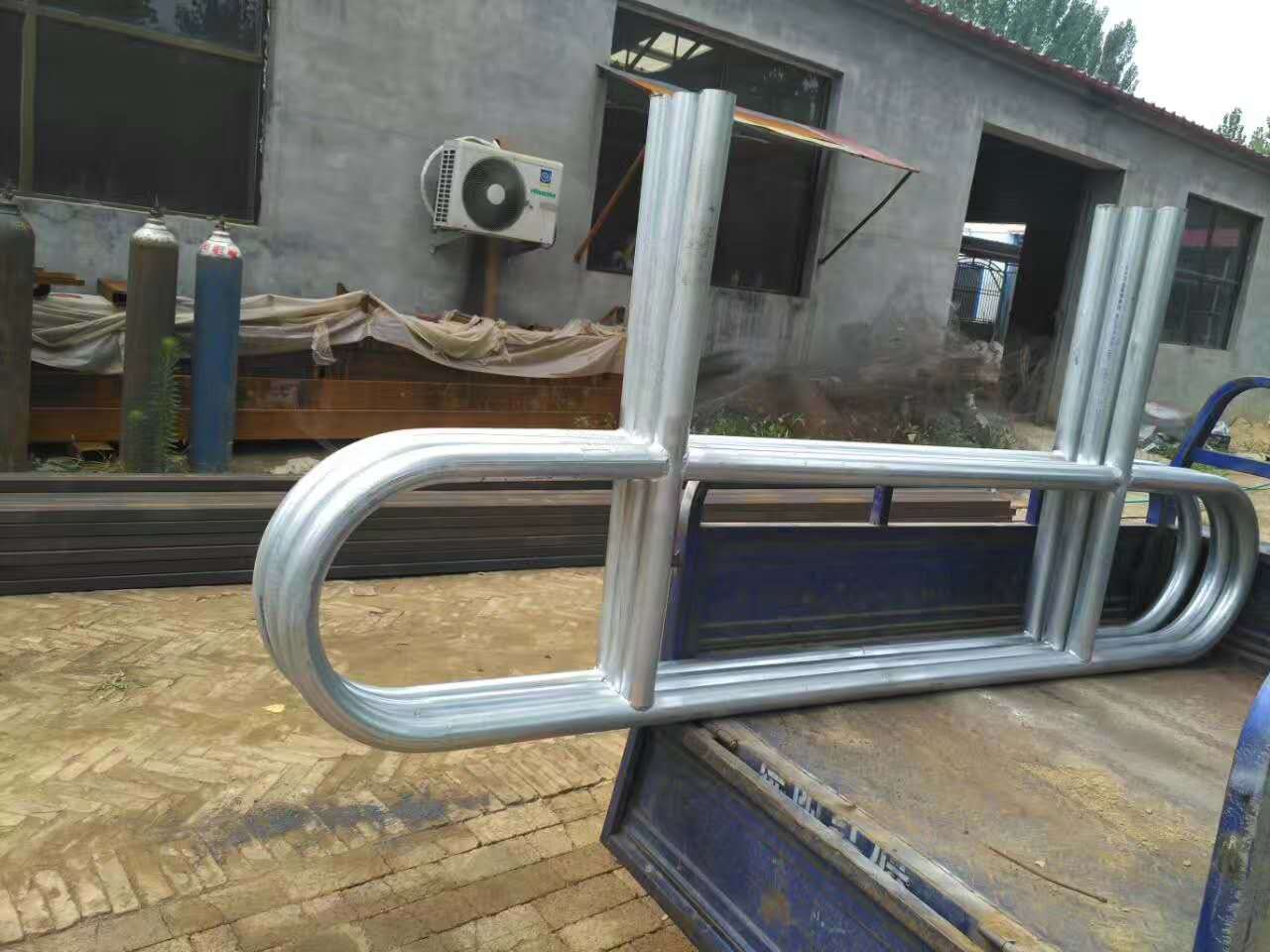 交通护栏厂家直销插拔式活动护栏高速公路护栏广场小区插拔护栏