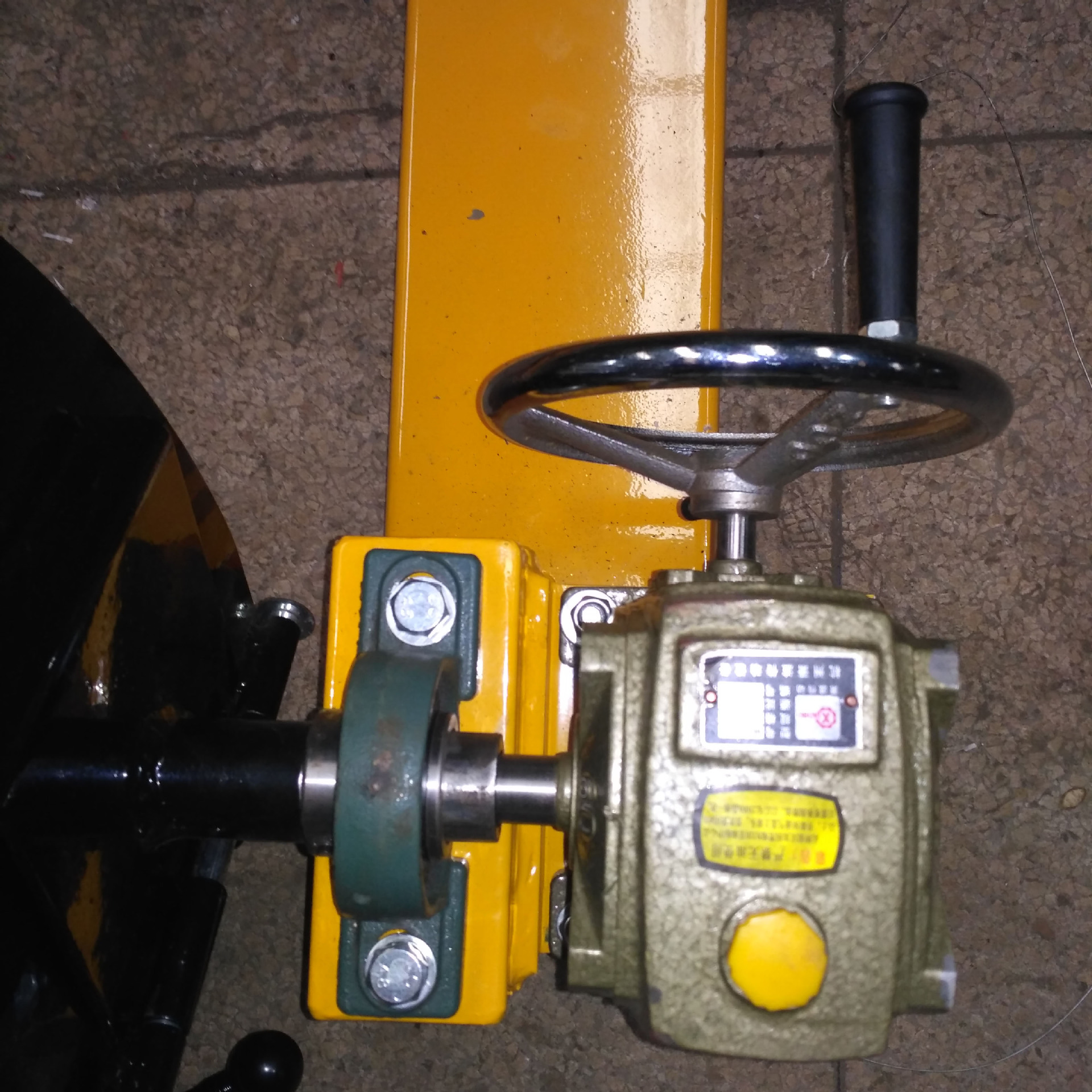 翻桶器_直销翻桶器 叉车专用倒桶 翻转倒桶 抱桶夹具 - 阿里巴巴