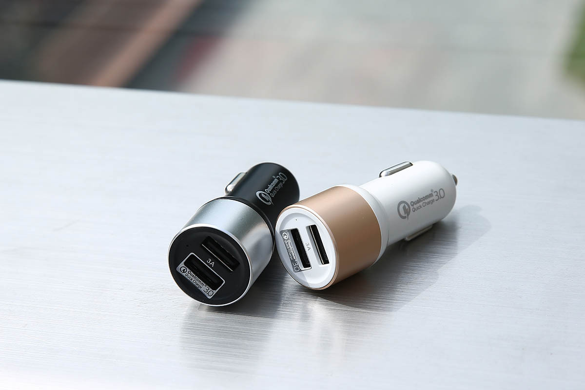 0快速车载充电器 3a金属车充头 智能通用