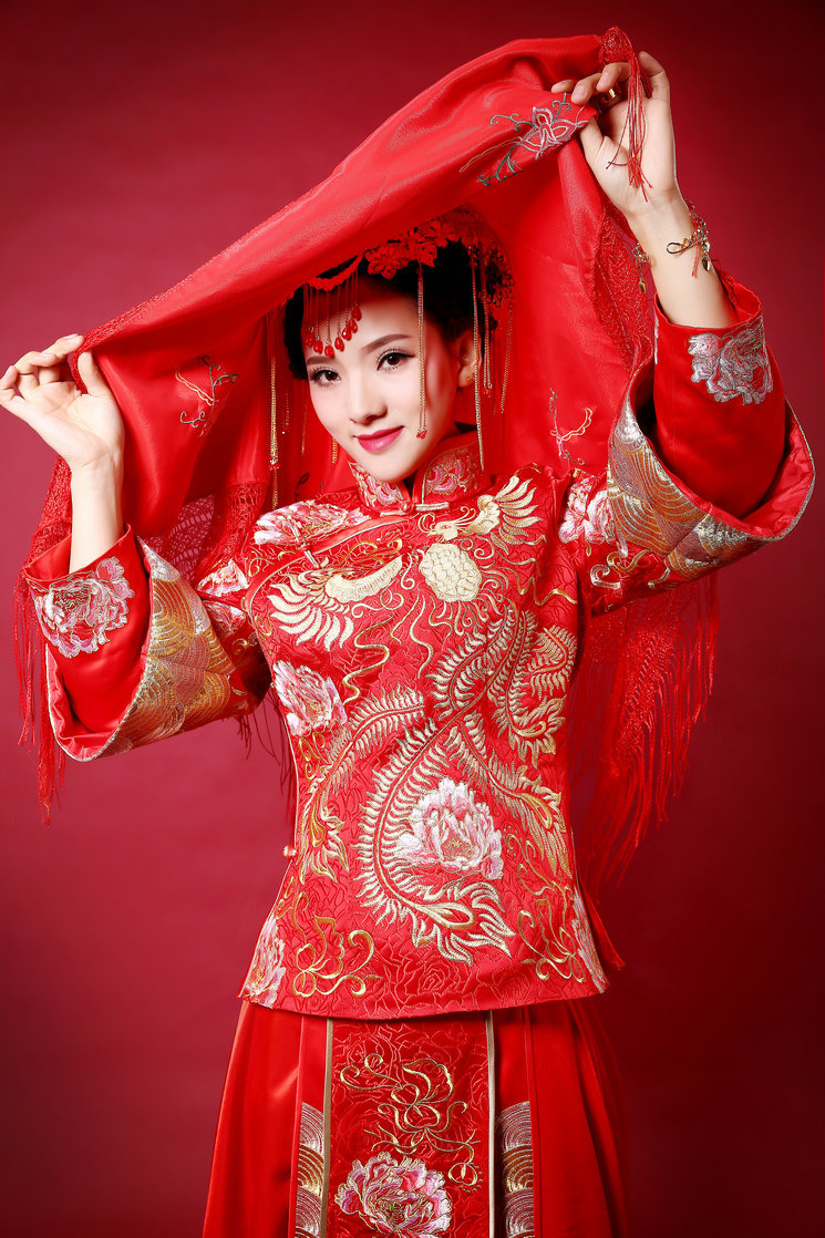 新娘饰品古装凤冠头饰秀禾和服民族风金色红色流梳中式步发夹摇发