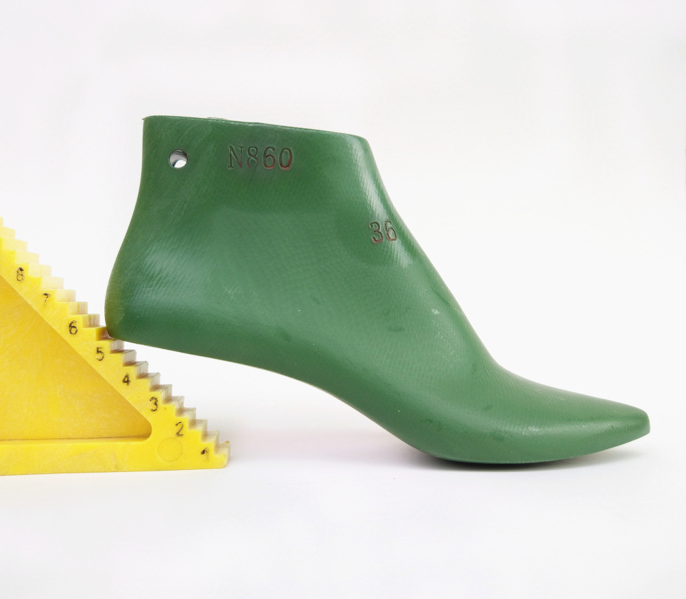 定制女款内销高筒皮靴楦头,女庄尖头中跟塑胶鞋楦子n860