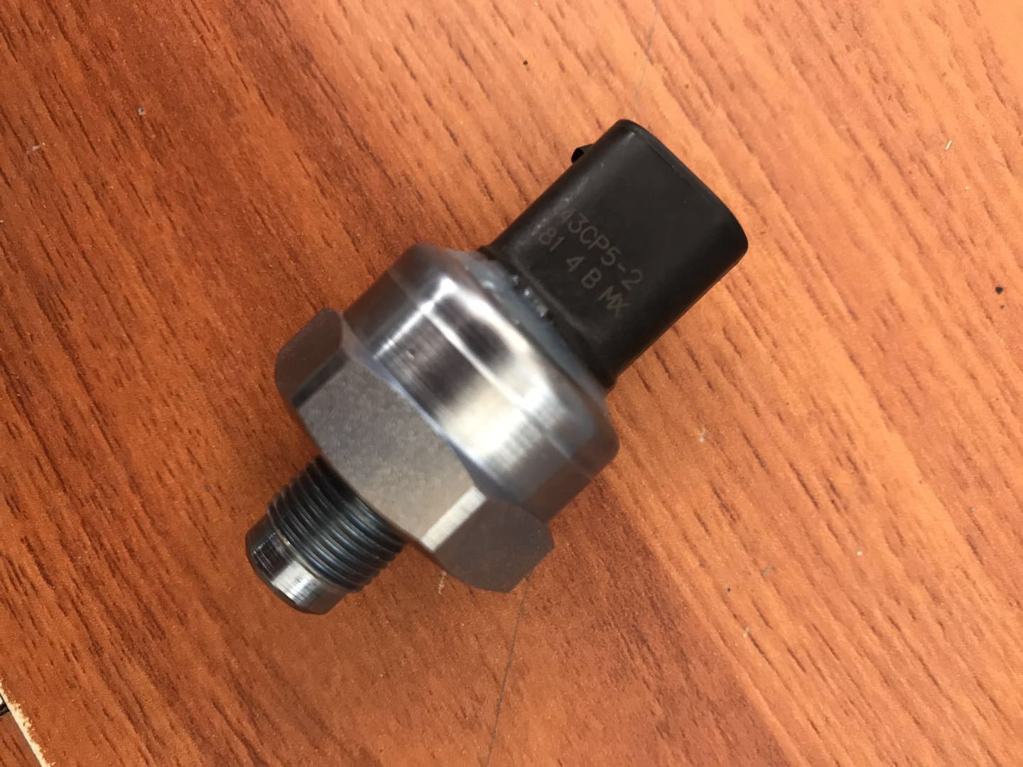 宝马机油压力传感器 轨压传感器 55cp09-03 34521164458