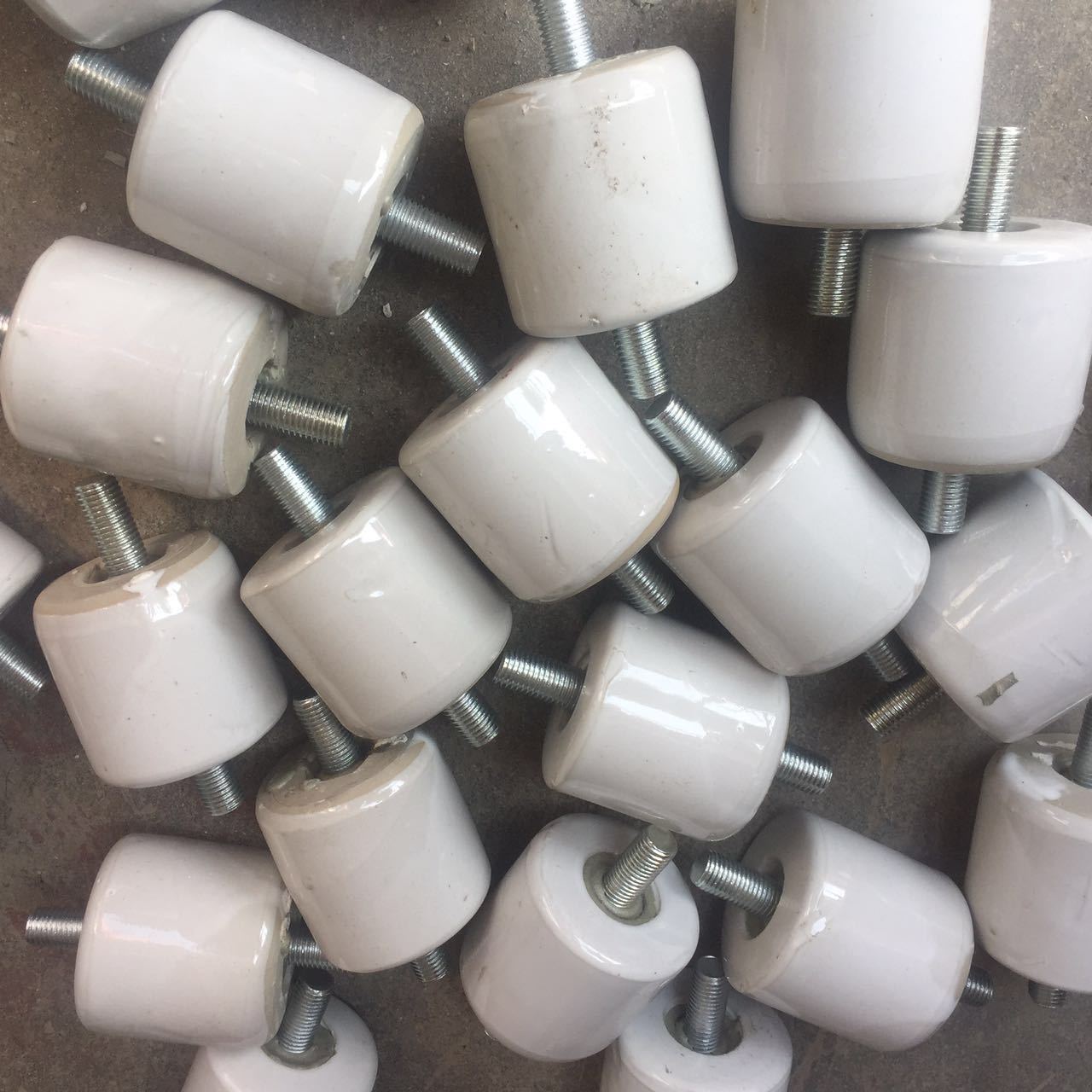 80*80 瓷瓶 圆柱双头丝绝缘子起重机滑触线绝缘子