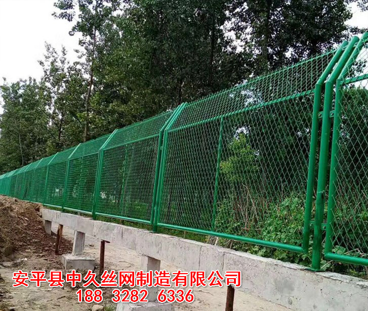 焊接刀片刺绳护栏网 高铁护栏 高速公路防护栅栏 隔离铁网围栏