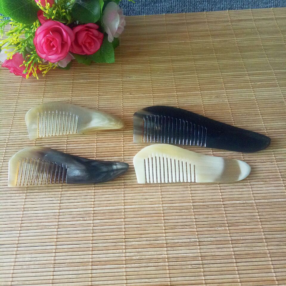 厂家批发 自然牛角梳防静电梳子保健梳细齿带手把送礼十元店商品