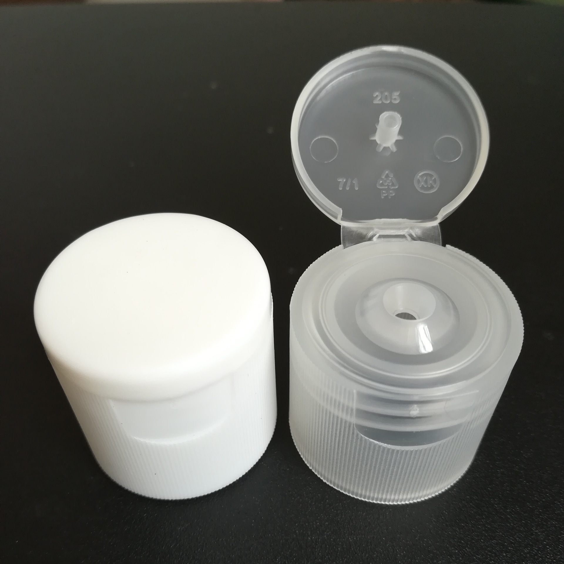 供应24有线翻盖 化妆品瓶盖 塑料透明盖 白色盖子