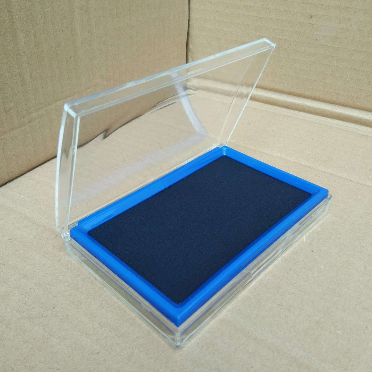 产品:快干印台 外形尺寸:135*85*25mm 使用面积:115*65mm