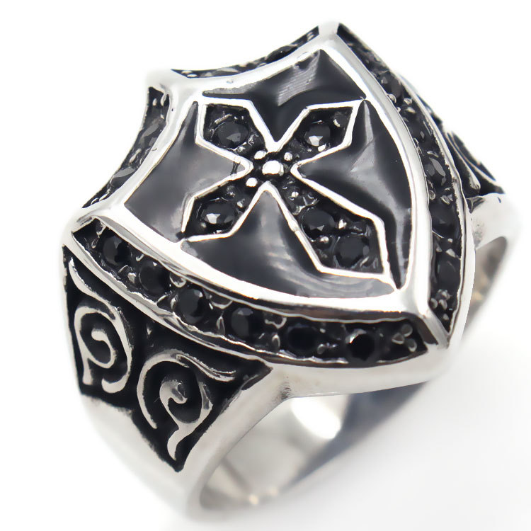 rc172外贸欧美复古男士钛钢戒指 霸气钢戒 盾牌十字镶黑宝石戒指