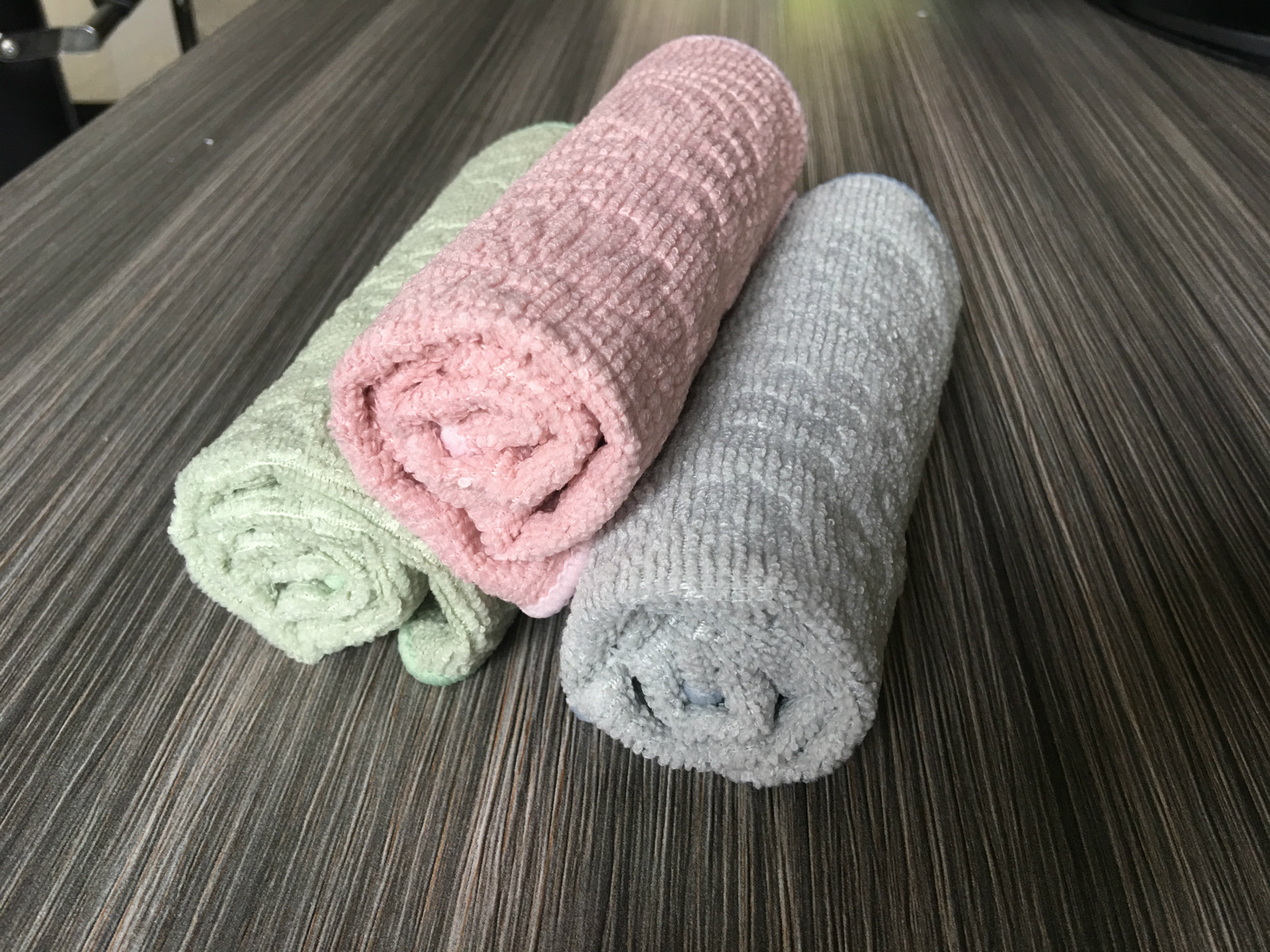 厂家直销经编全涤压花洗碗毛巾 彩色清洁毛巾批发